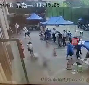 警方通报女子轻生坠亡险砸路人 意外至极内幕简直令人后怕